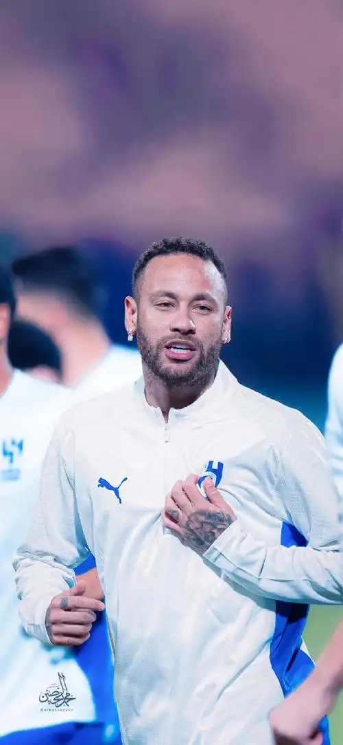 从场上奋力 从场上奋力